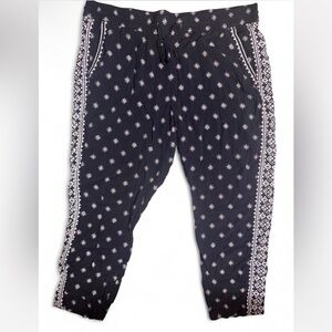 Old Navy Black and White Patterned Capris